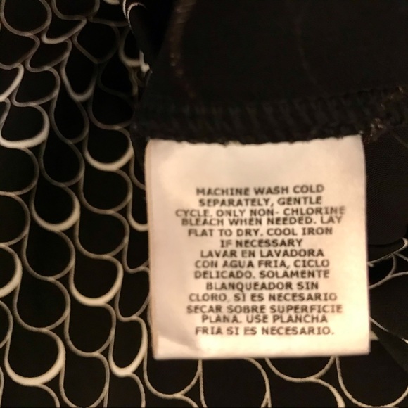 Nine West v-neck wrap top sleeveless geometric S - Picture 11 of 14